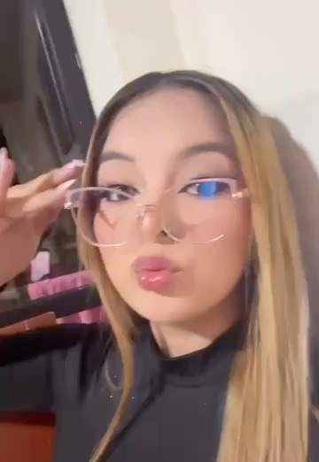 Mava from Colombia, on a Chatiw video chat with strangers