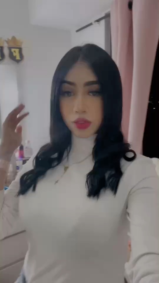 Catalina from Colombia, on a Chatiw video chat with strangers