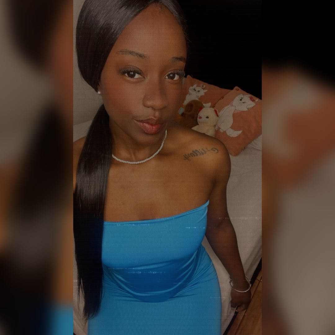 Elliah from Colombia, online to text chat with strangers on Chatiw