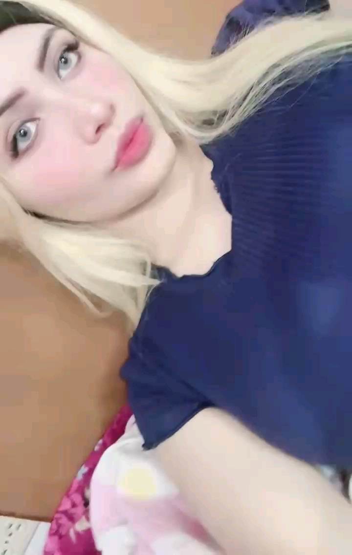 Celest from Venezuela, on a Chatiw video chat with strangers