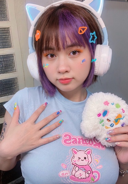 Jessica from Vietnam, online to text chat with strangers on Chatiw