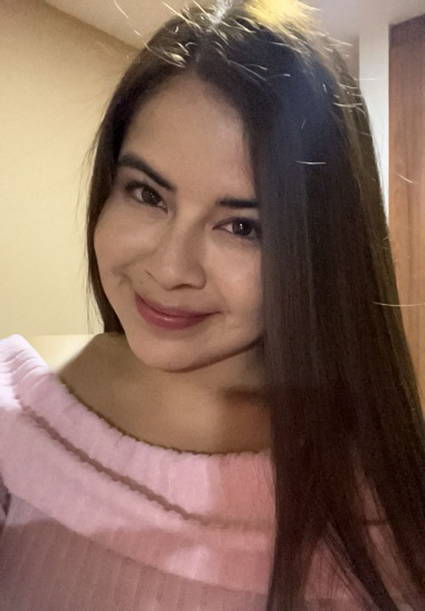 Ludmila from Ecuador, ready to text strangers online on Chatiw